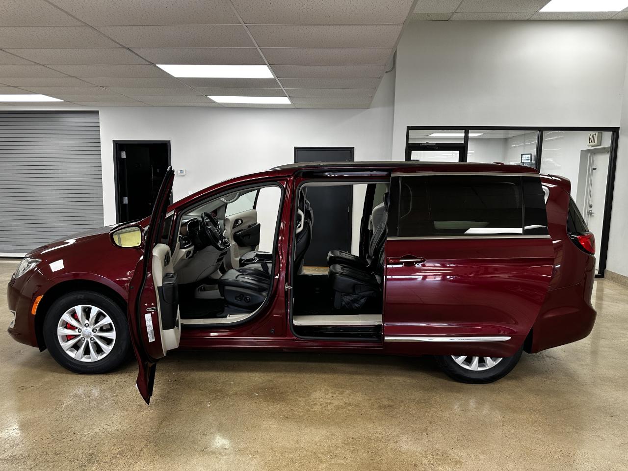 Chrysler Pacifica Touring L FWD 2018