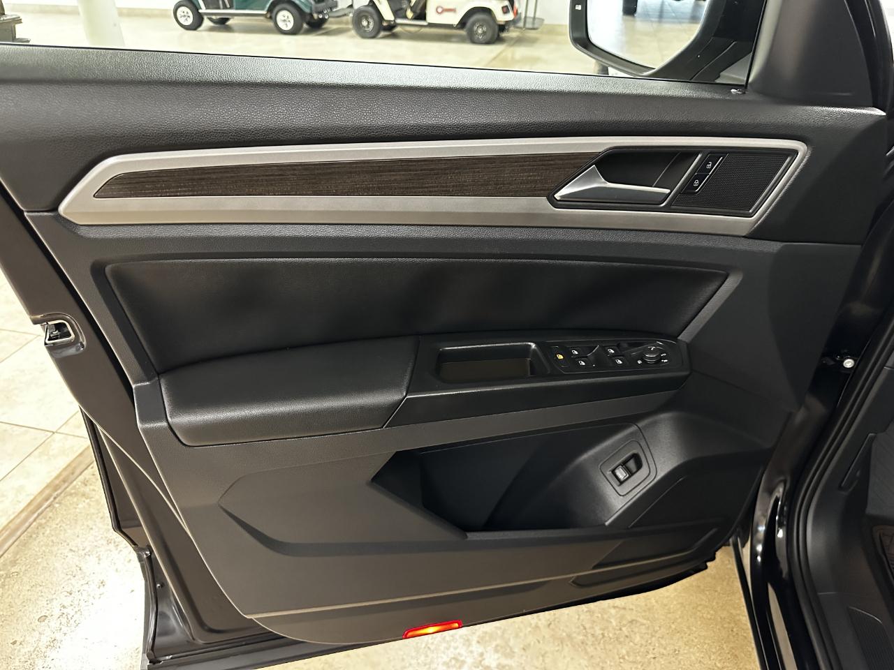 Volkswagen Atlas 2.0T SE w/Technology FWD 2020