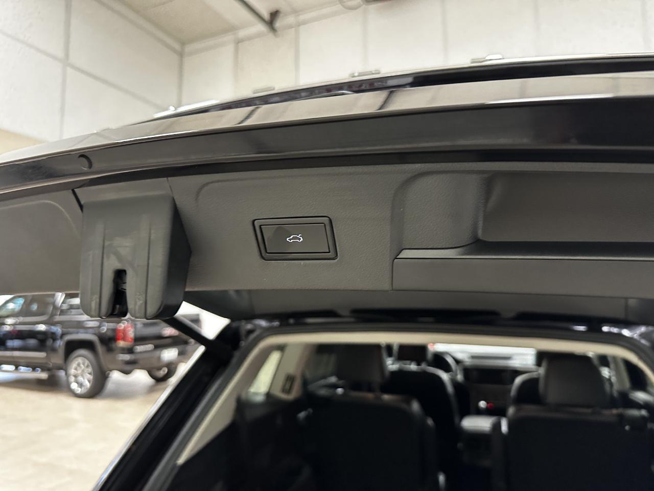 Volkswagen Atlas 2.0T SE w/Technology FWD 2020