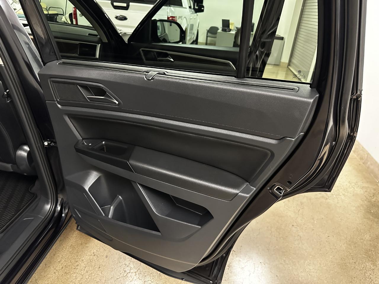 Volkswagen Atlas 2.0T SE w/Technology FWD 2020