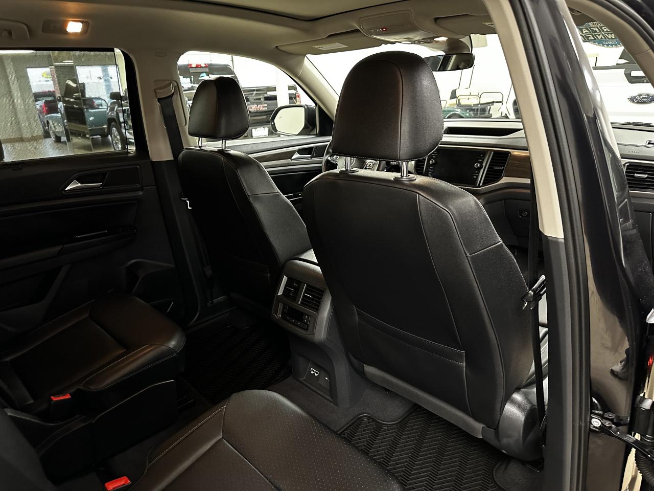 Volkswagen Atlas 2.0T SE w/Technology FWD 2020