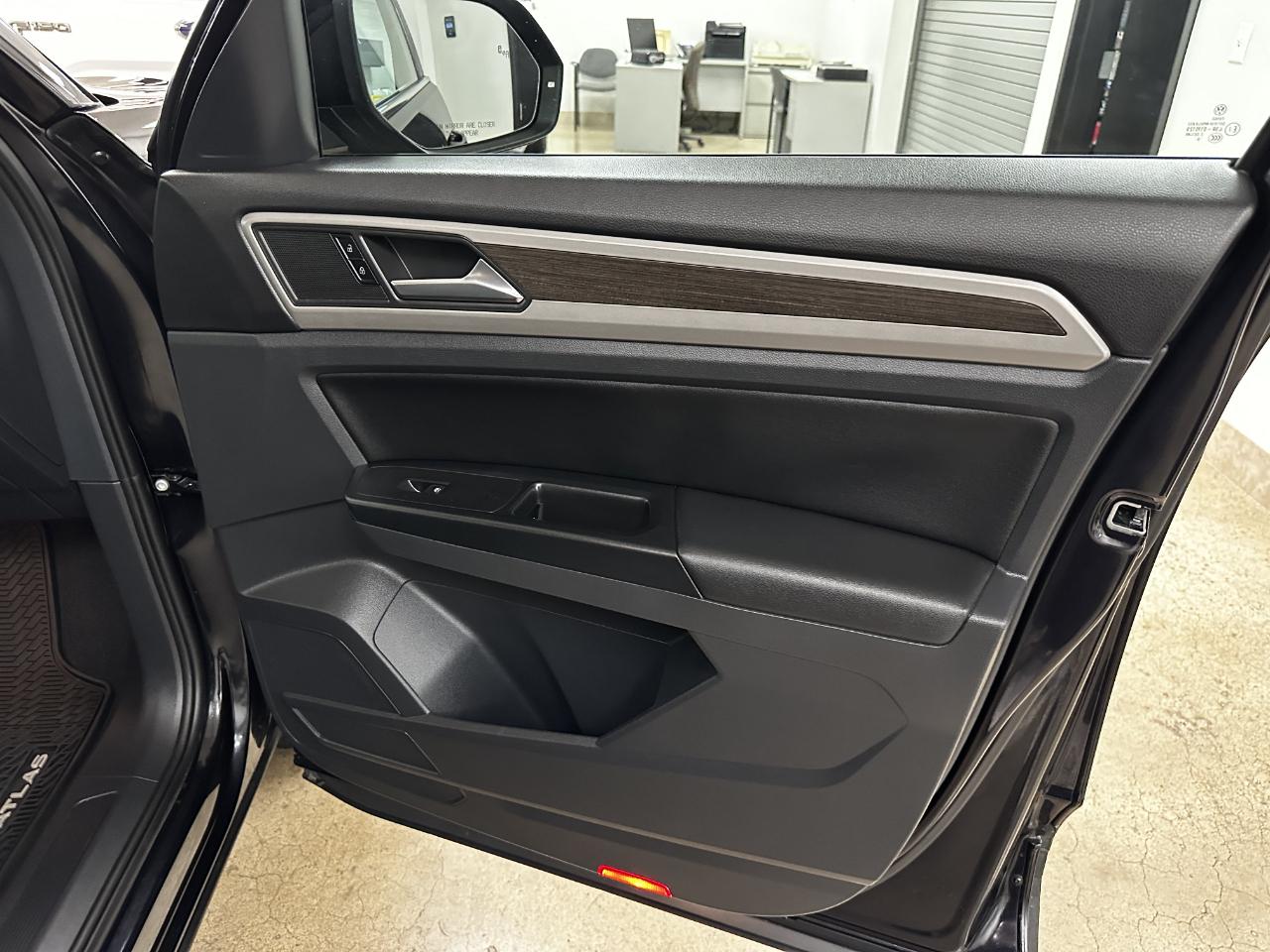 Volkswagen Atlas 2.0T SE w/Technology FWD 2020
