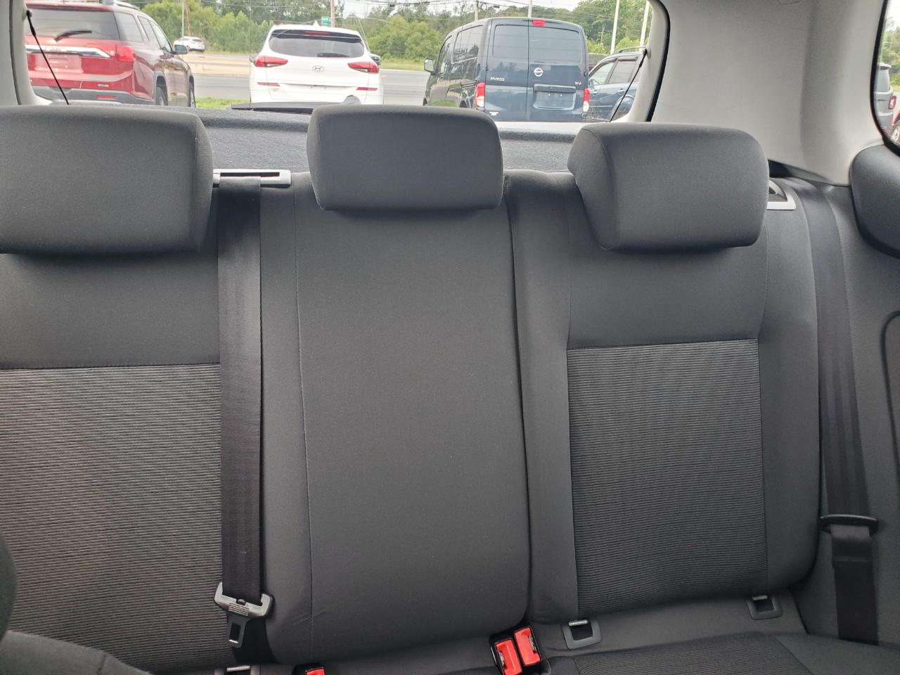 Volkswagen Rabbit 2-Door S 2008
