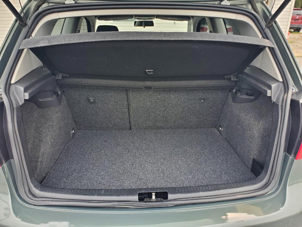 Volkswagen Rabbit 2-Door S 2008