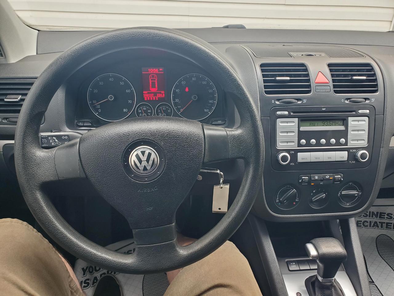 Volkswagen Rabbit 2-Door S 2008