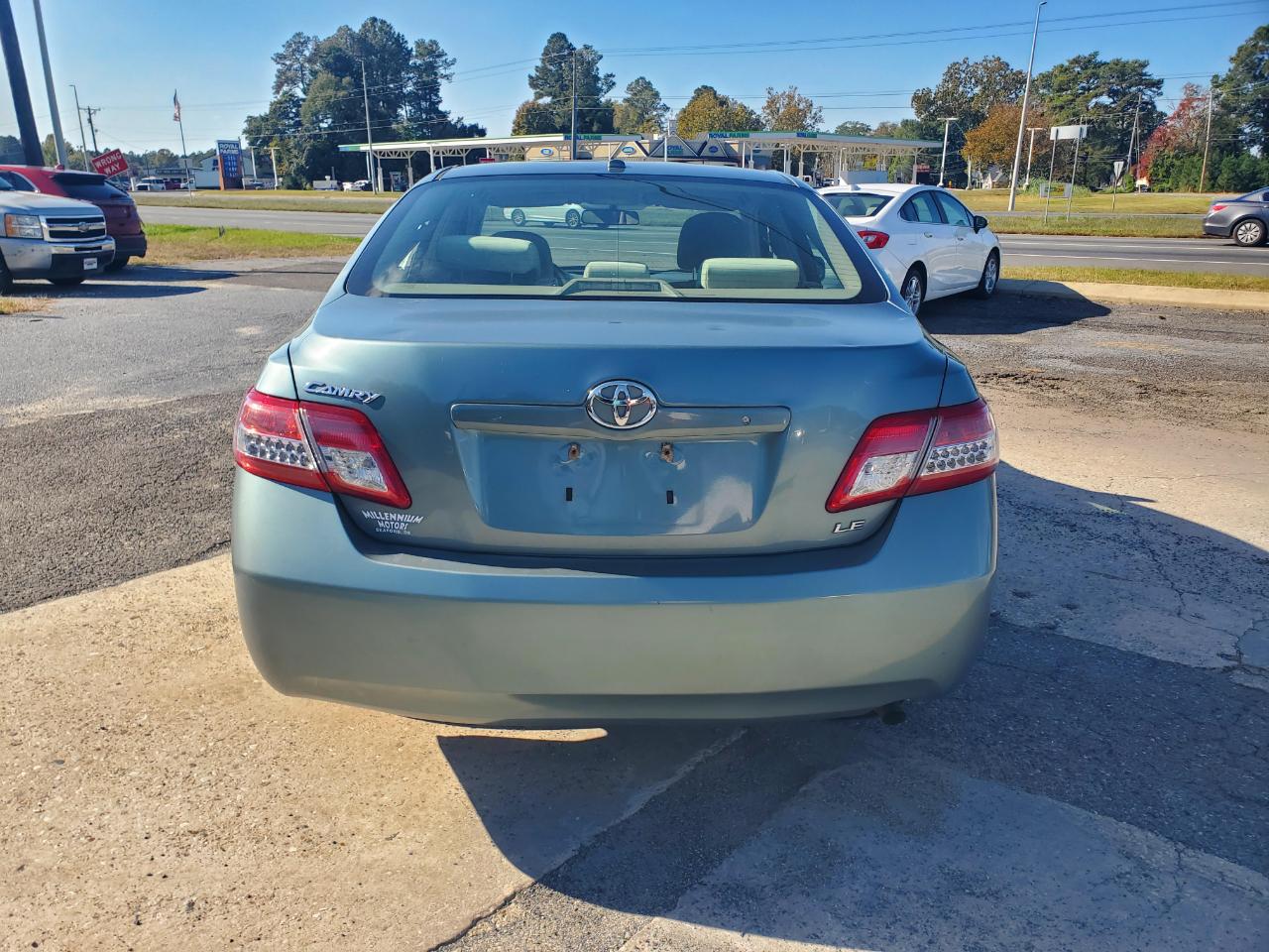 Toyota Camry SE 6-Spd MT 2010