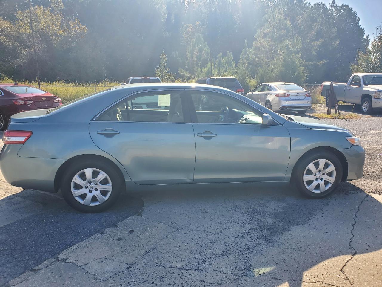 Toyota Camry SE 6-Spd MT 2010
