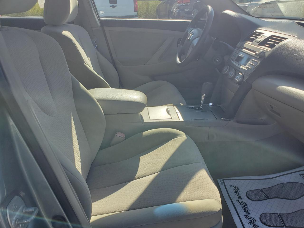 Toyota Camry SE 6-Spd MT 2010