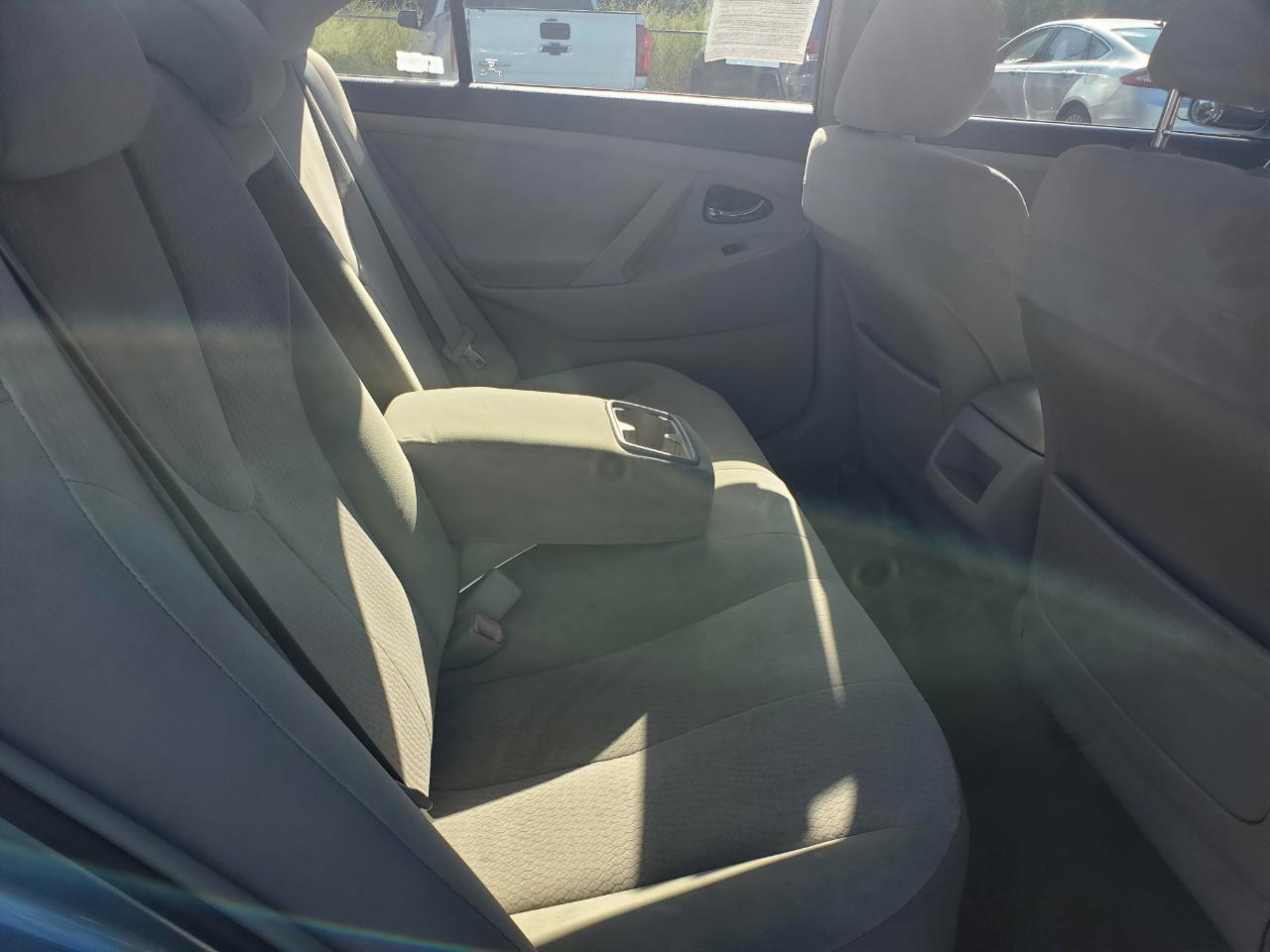 Toyota Camry SE 6-Spd MT 2010