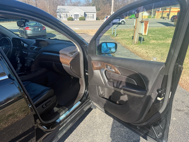 Acura MDX 6-Spd AT w/Tech Package 2011