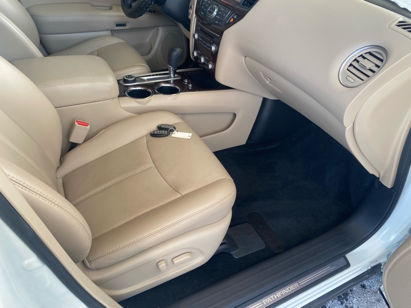 Nissan Pathfinder Platinum 4WD 2016