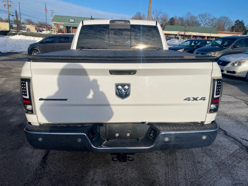 RAM 1500 SLT Crew Cab SWB 4WD 2015