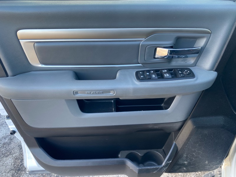 RAM 1500 SLT Crew Cab SWB 4WD 2015