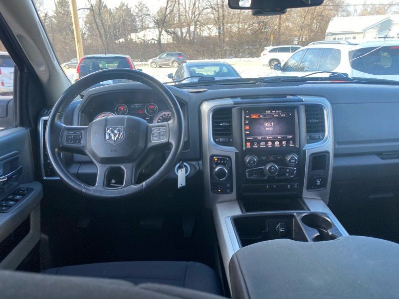 RAM 1500 SLT Crew Cab SWB 4WD 2015