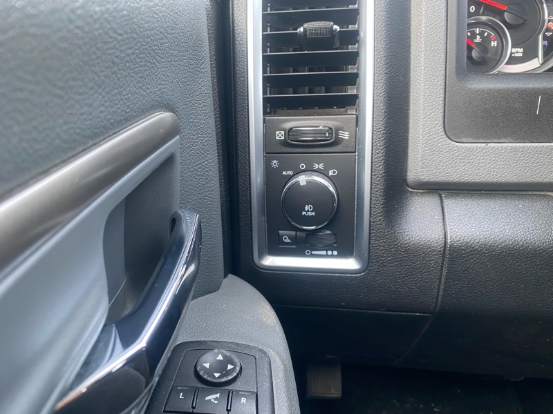 RAM 1500 SLT Crew Cab SWB 4WD 2015