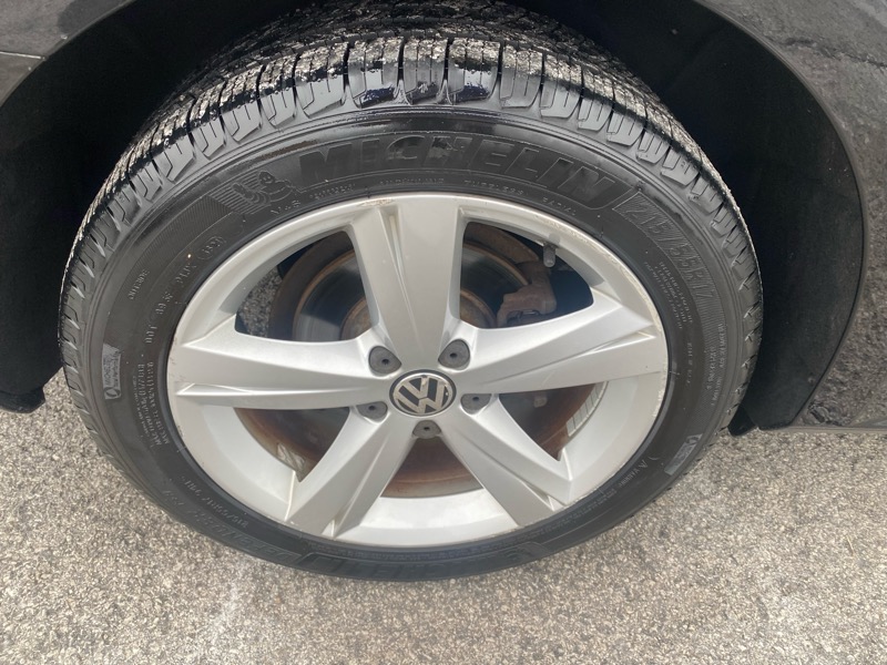 Volkswagen Passat 2.5L SE AT 2012