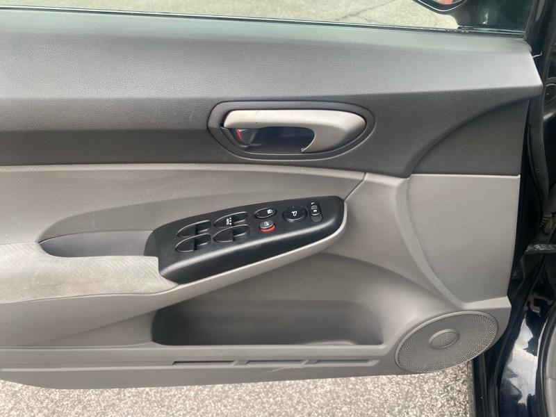 Honda Civic LX Sedan 5-Speed AT 2009