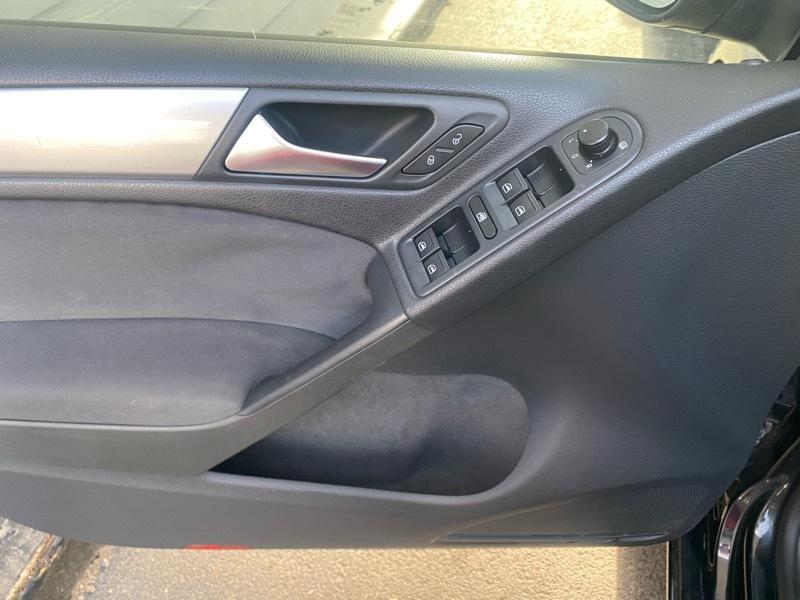 Volkswagen Golf 2.5L Conv & Sunroof 4 Door PZEV 2014