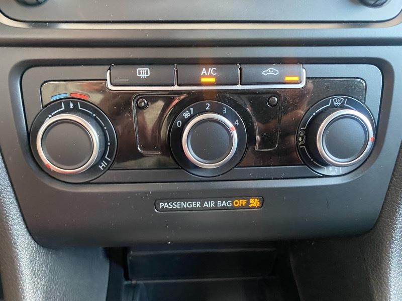 Volkswagen Golf 2.5L Conv & Sunroof 4 Door PZEV 2014