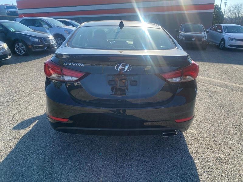 Hyundai Elantra SE 6AT 2016