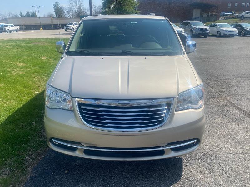Chrysler Town & Country Touring-L 2012