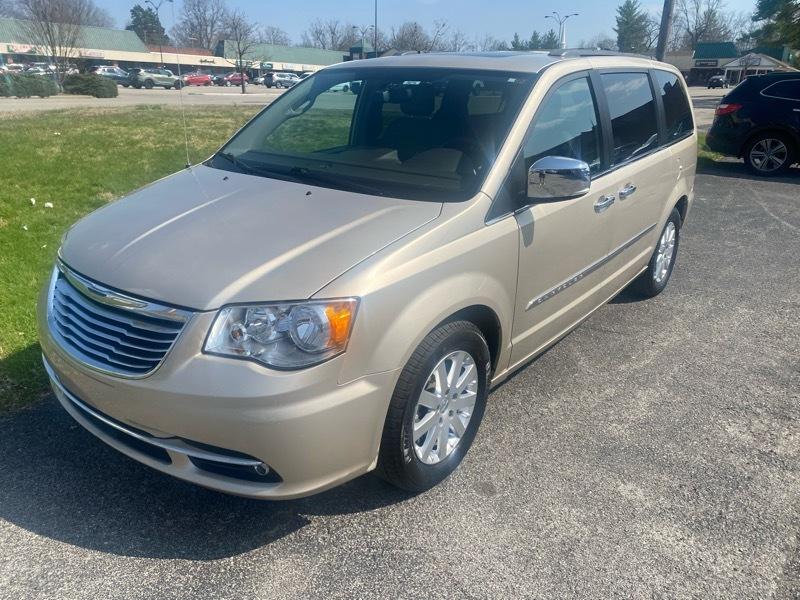 Chrysler Town & Country Touring-L 2012