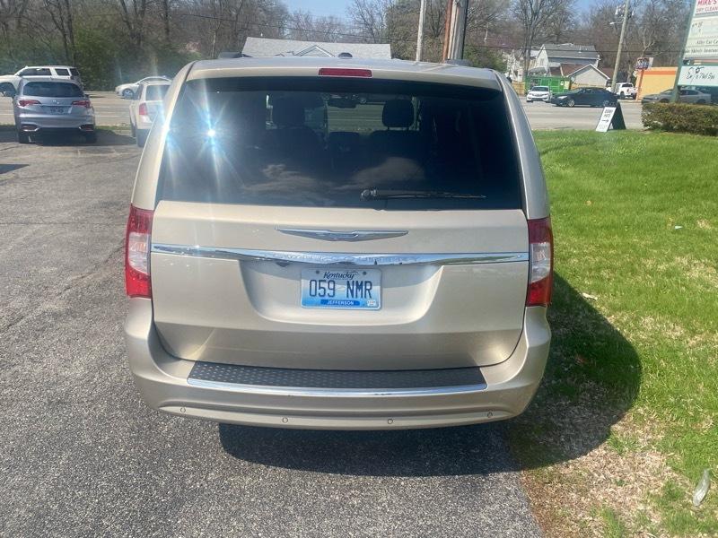 Chrysler Town & Country Touring-L 2012