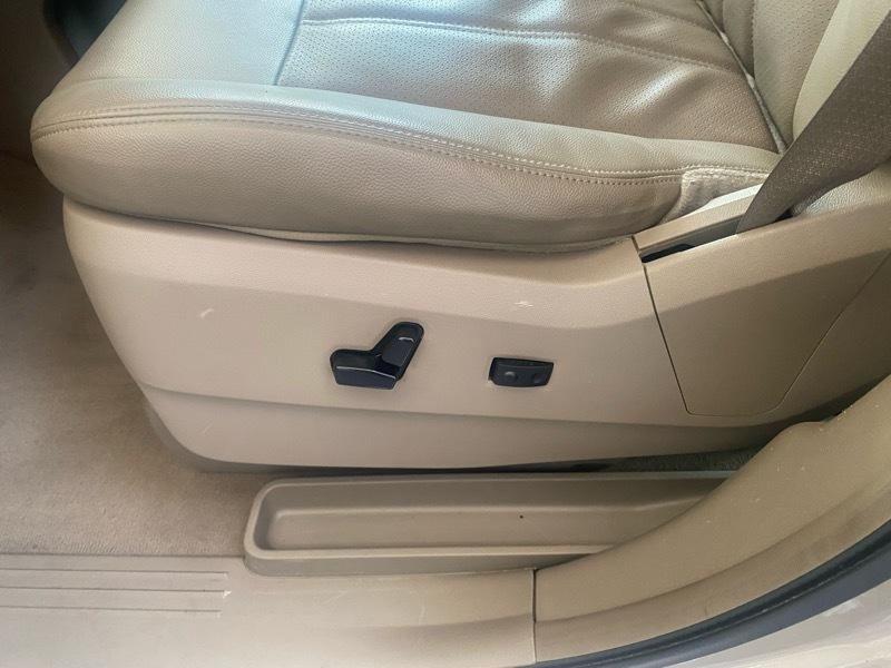 Chrysler Town & Country Touring-L 2012