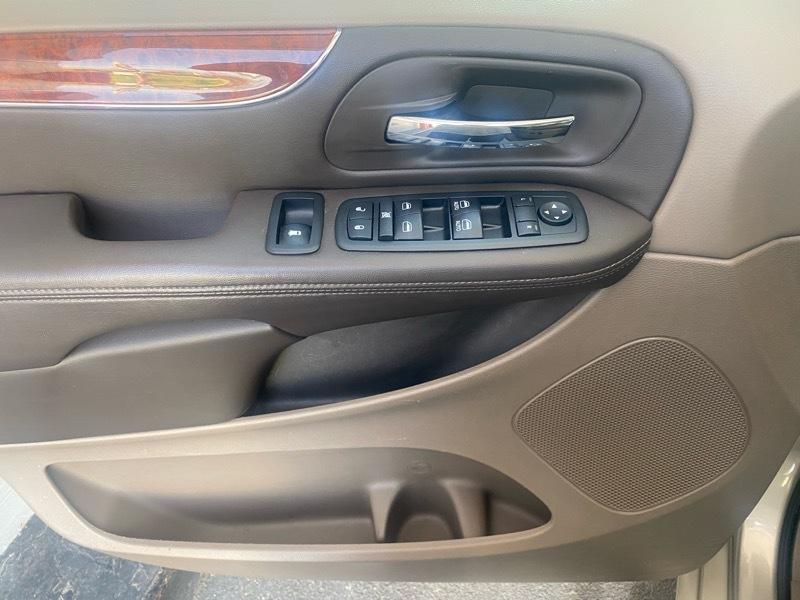 Chrysler Town & Country Touring-L 2012