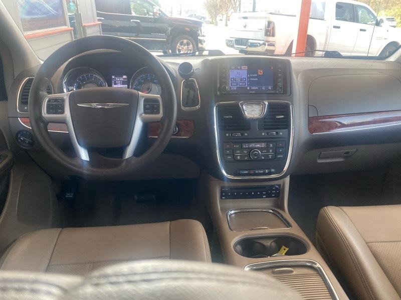 Chrysler Town & Country Touring-L 2012