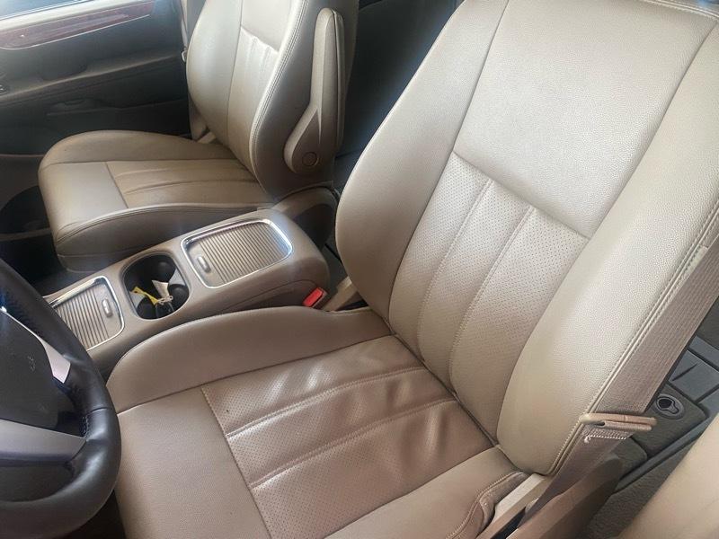 Chrysler Town & Country Touring-L 2012