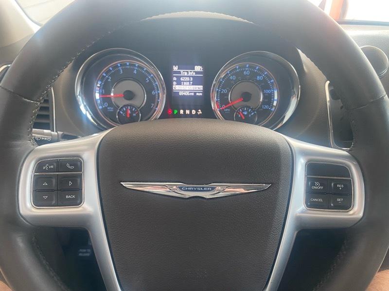 Chrysler Town & Country Touring-L 2012