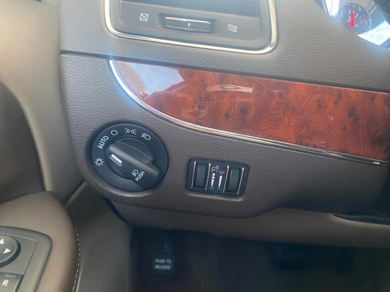 Chrysler Town & Country Touring-L 2012