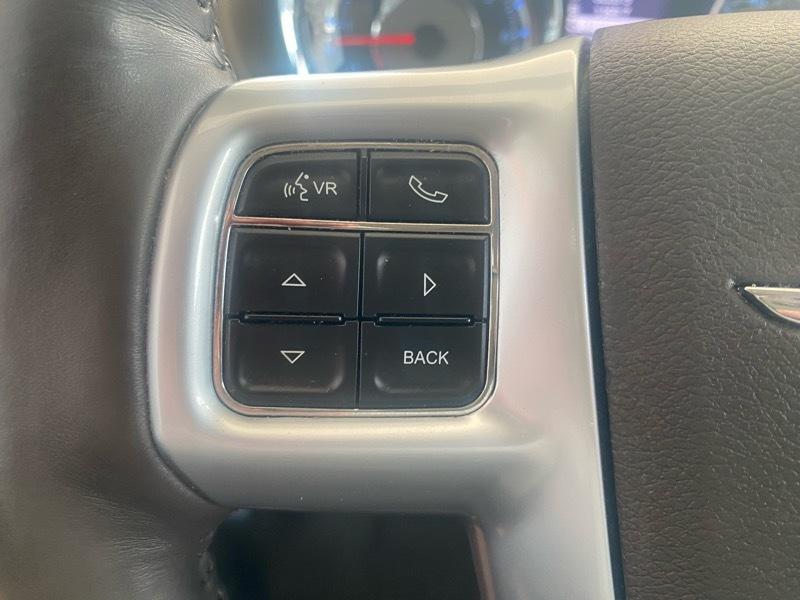 Chrysler Town & Country Touring-L 2012