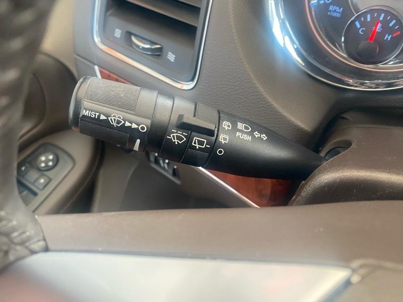 Chrysler Town & Country Touring-L 2012