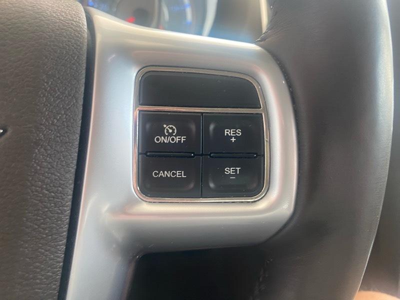 Chrysler Town & Country Touring-L 2012