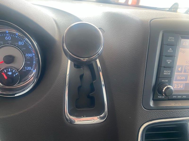 Chrysler Town & Country Touring-L 2012