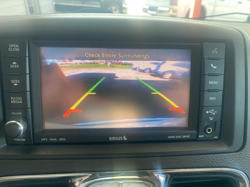 Chrysler Town & Country Touring-L 2012