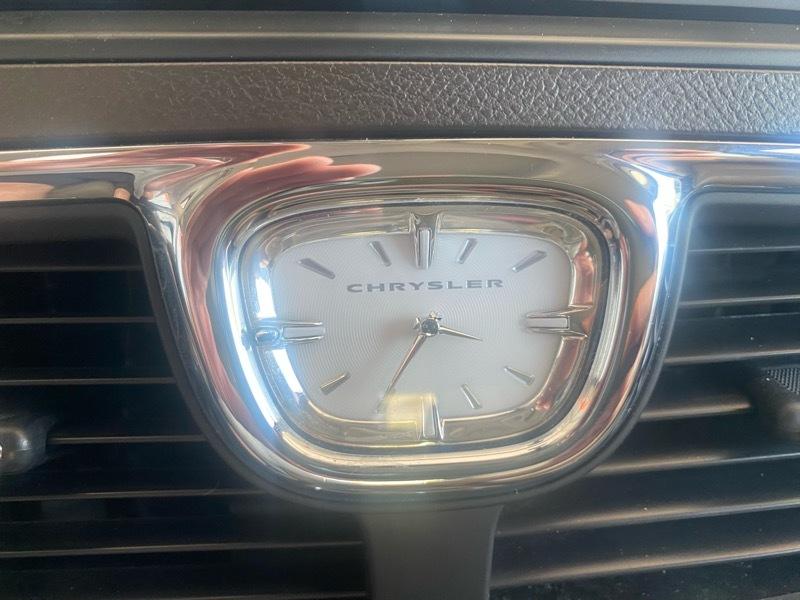 Chrysler Town & Country Touring-L 2012