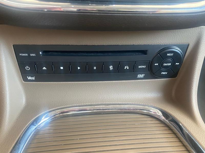 Chrysler Town & Country Touring-L 2012