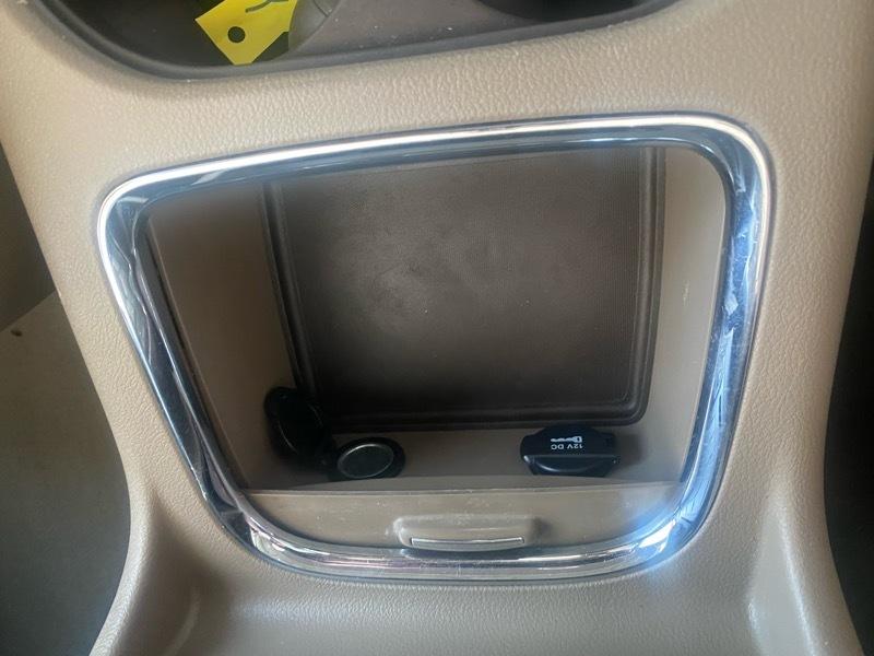 Chrysler Town & Country Touring-L 2012