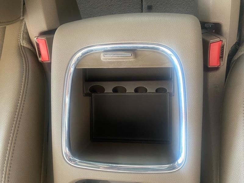 Chrysler Town & Country Touring-L 2012