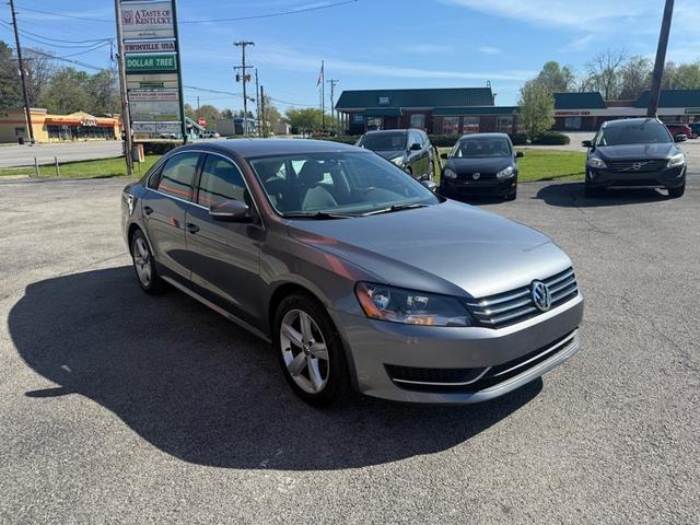 Gray 2013 Volkswagen Passat SE Sedan Front-Wheel Drive 6-Speed Automatic