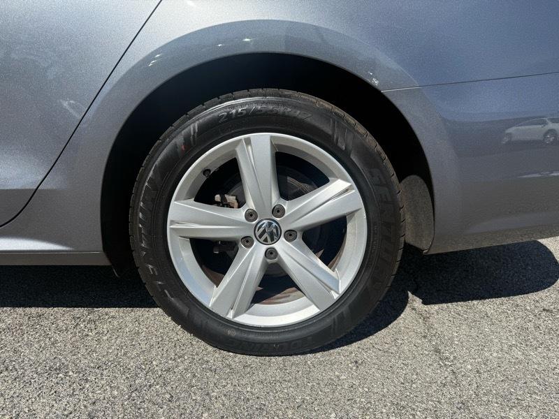 Volkswagen Passat 2.5L SE AT 2013