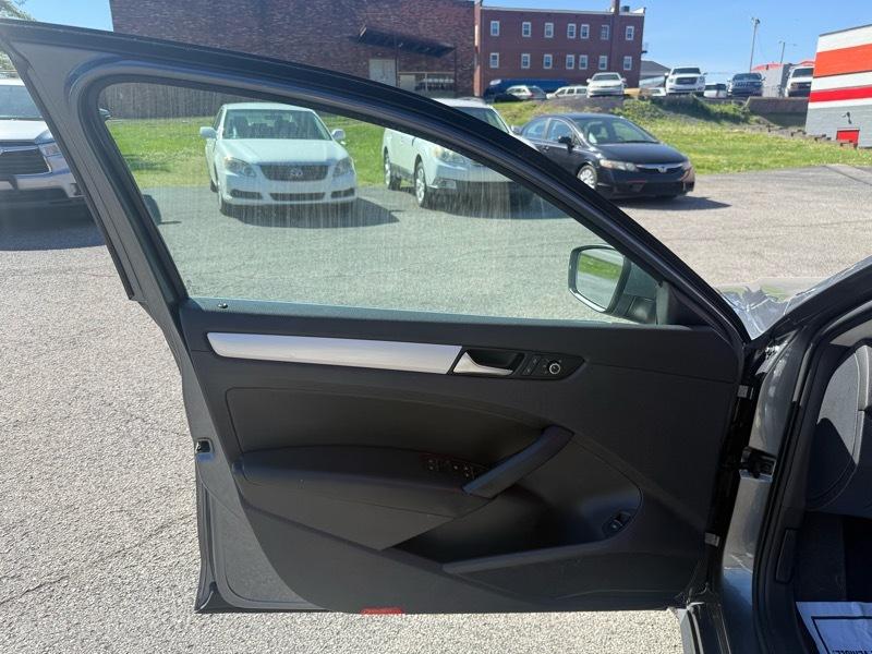 Volkswagen Passat 2.5L SE AT 2013