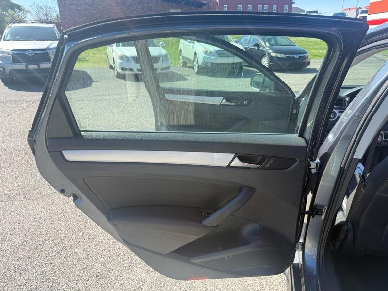 Volkswagen Passat 2.5L SE AT 2013