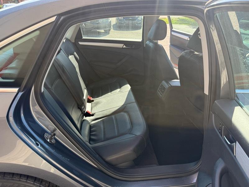 Volkswagen Passat 2.5L SE AT 2013