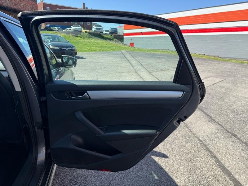 Volkswagen Passat 2.5L SE AT 2013