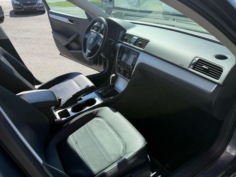 Volkswagen Passat 2.5L SE AT 2013