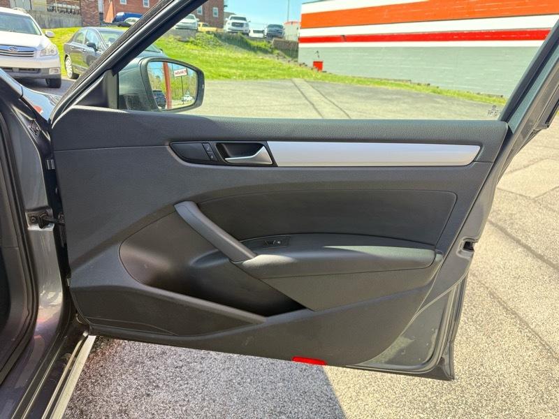 Volkswagen Passat 2.5L SE AT 2013